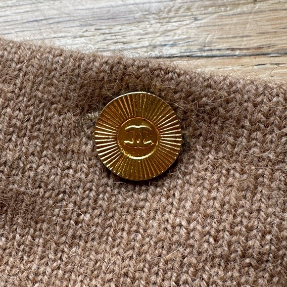 CHANEL Vintage Sweater Set - Picture 4 of 16